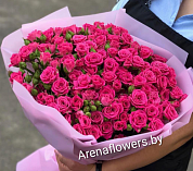 Букетик из 25 розовых кустовых роз